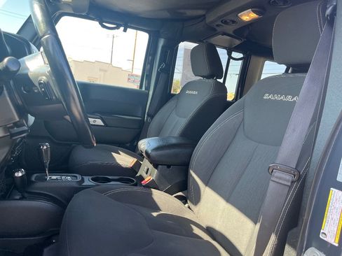 Used 2017 Jeep Wrangler Unlimited Sahara w/ Connectivity Group AWD/4WD image 22