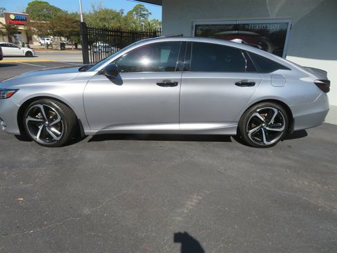 Used 2018 Honda Accord Sport image 2