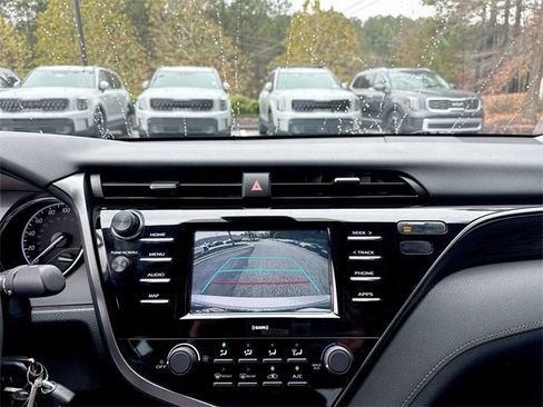 Used 2020 Toyota Camry LE image 17