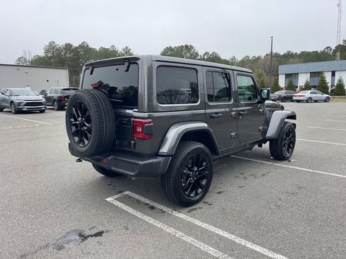 Certified 2025 Jeep Wrangler Unlimited Sahara w/ Safety Group AWD/4WD image 5