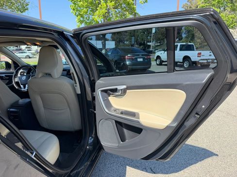 Used 2016 Volvo V60 T5 Premier w/ Convenience Package FWD image 20