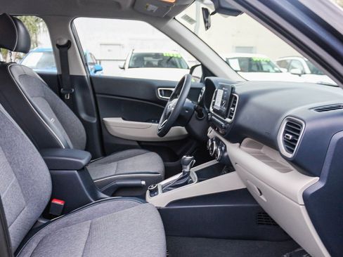 Used 2020 Hyundai Venue image 17