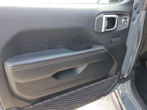 Used 2025 Jeep Wrangler Unlimited Sahara AWD/4WD image 19
