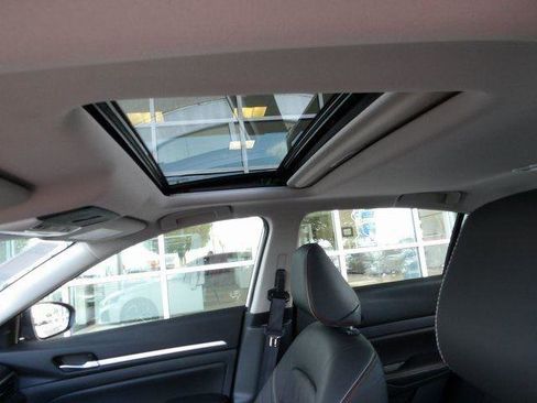 Used 2025 Nissan Altima 2.5 SR w/ SR Premium Package image 18