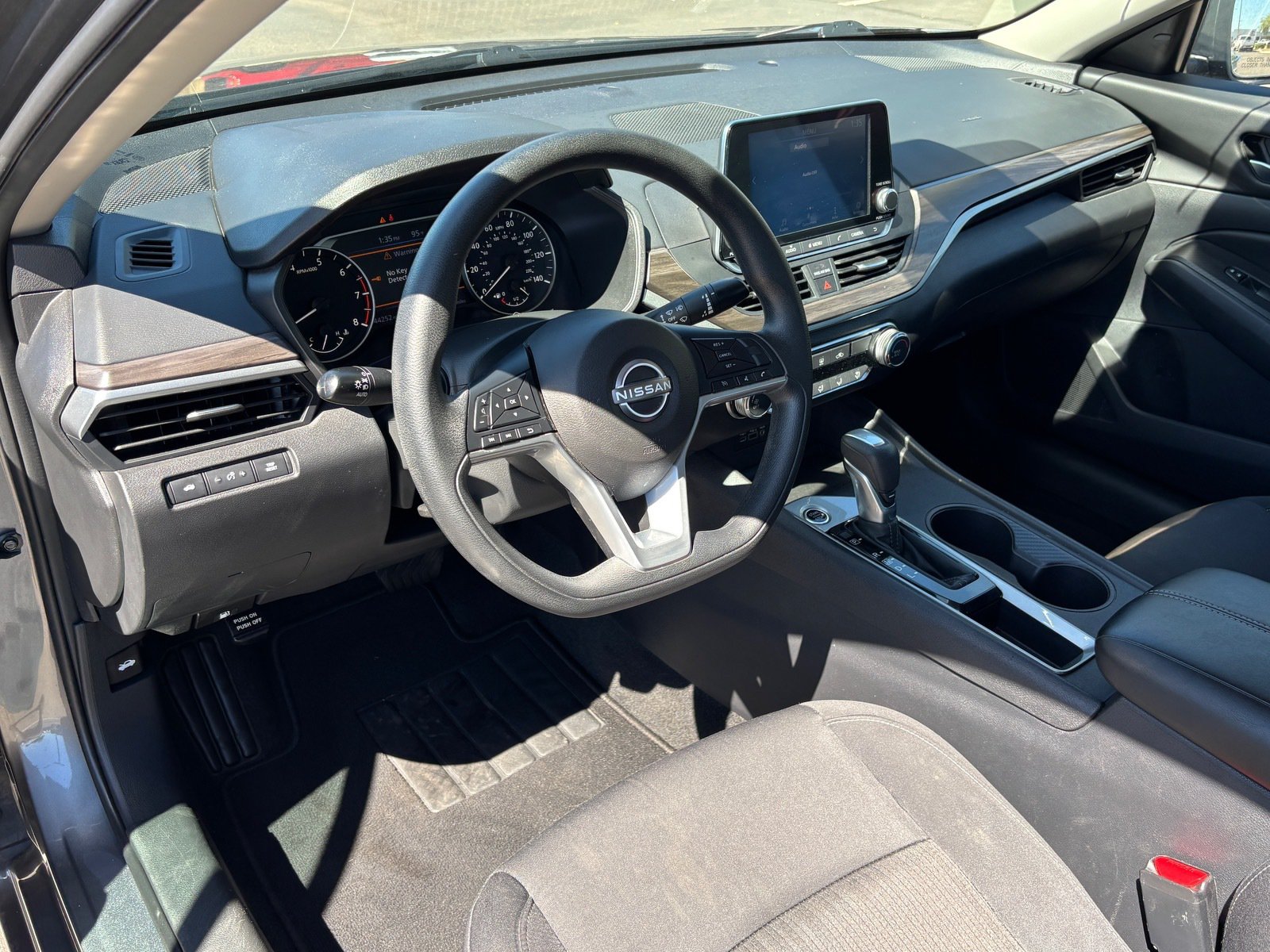 Used 2025 Nissan Altima 2.5 SV FWD image 19