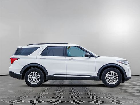 Certified 2025 Ford Explorer Active w/ Active Comfort Package RWD image 5