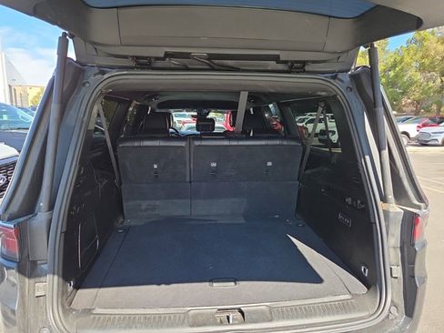 Used 2024 Jeep Wagoneer L Series II image 4