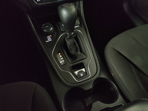 Used 2019 Jeep Cherokee Latitude w/ Popular Appearance Group image 26