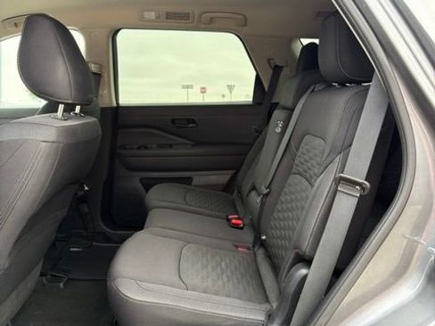 Used 2025 Nissan Pathfinder SV AWD/4WD image 10