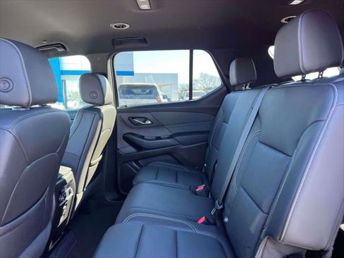Used 2023 Chevrolet Traverse LT image 11
