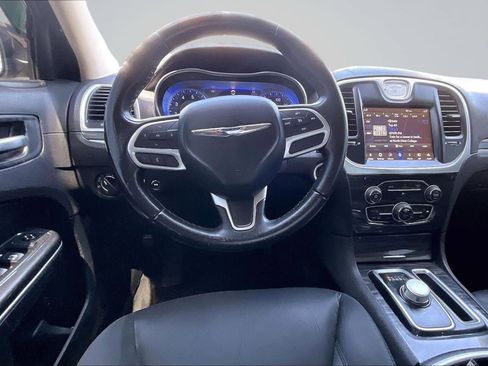 Used 2018 Chrysler 300 Touring w/ Sport Appearance Package image 5