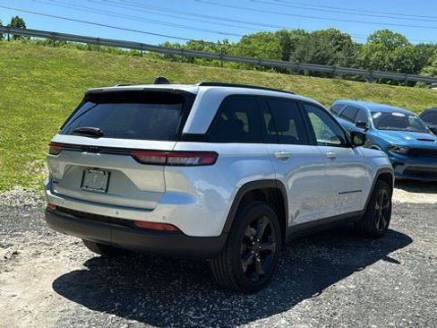 Certified 2025 Jeep Grand Cherokee Altitude AWD/4WD image 6