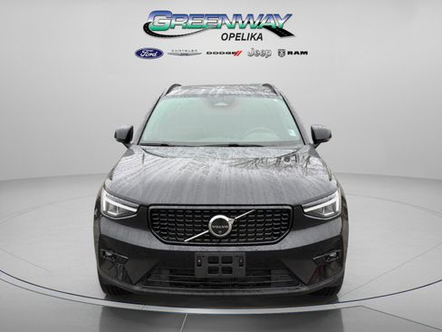 Used 2025 Volvo XC40 B5 Plus image 2