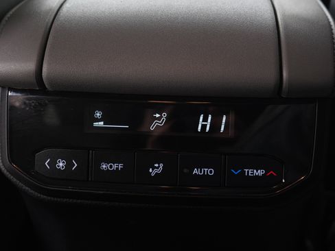 Used 2023 Toyota Highlander LE image 22