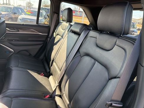 Used 2024 Jeep Grand Cherokee Overland w/ Luxury Tech Group IV image 20