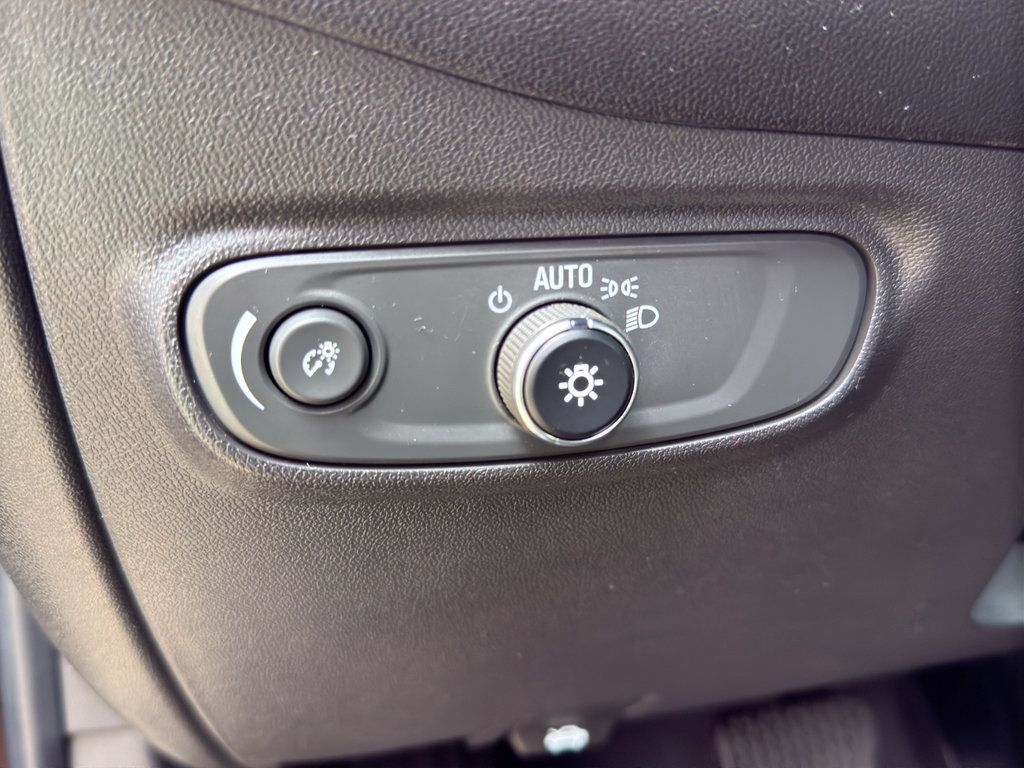 Used 2023 Chevrolet Equinox RS w/ RS Leather Package AWD/4WD image 14