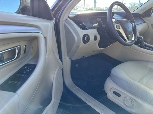 Used 2016 Ford Taurus SE image 14