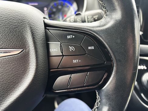 Used 2019 Chrysler Pacifica Touring-L Plus w/ S Appearance Package image 21