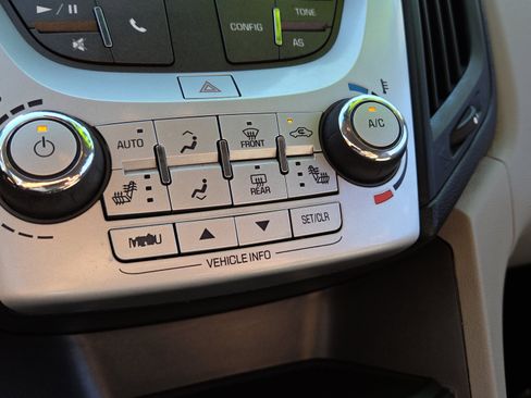 Used 2017 Chevrolet Equinox LT w/ Convenience Package image 34