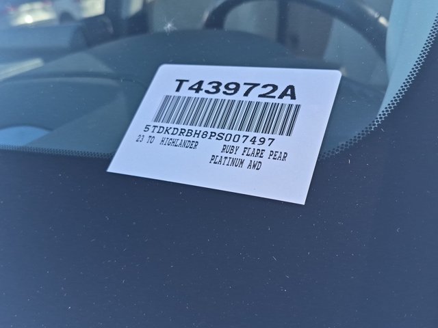 Certified 2023 Toyota Highlander Platinum AWD/4WD image 19