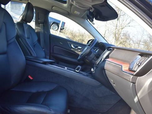 Used 2022 Volvo S60 B5 Momentum w/ Premium Package image 13