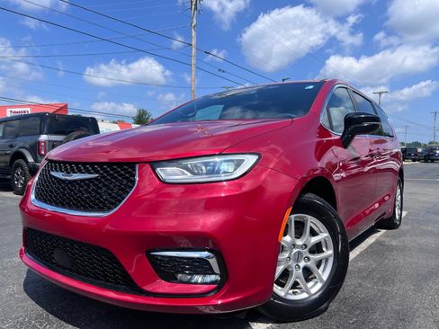 Used 2025 Chrysler Pacifica Select FWD image 17