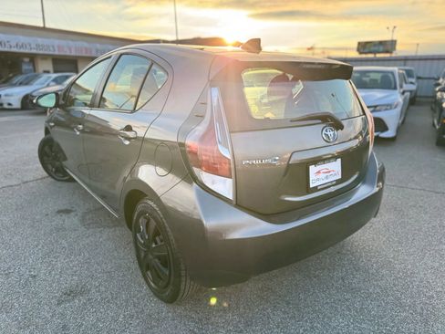 Used 2016 Toyota Prius C Two image 7