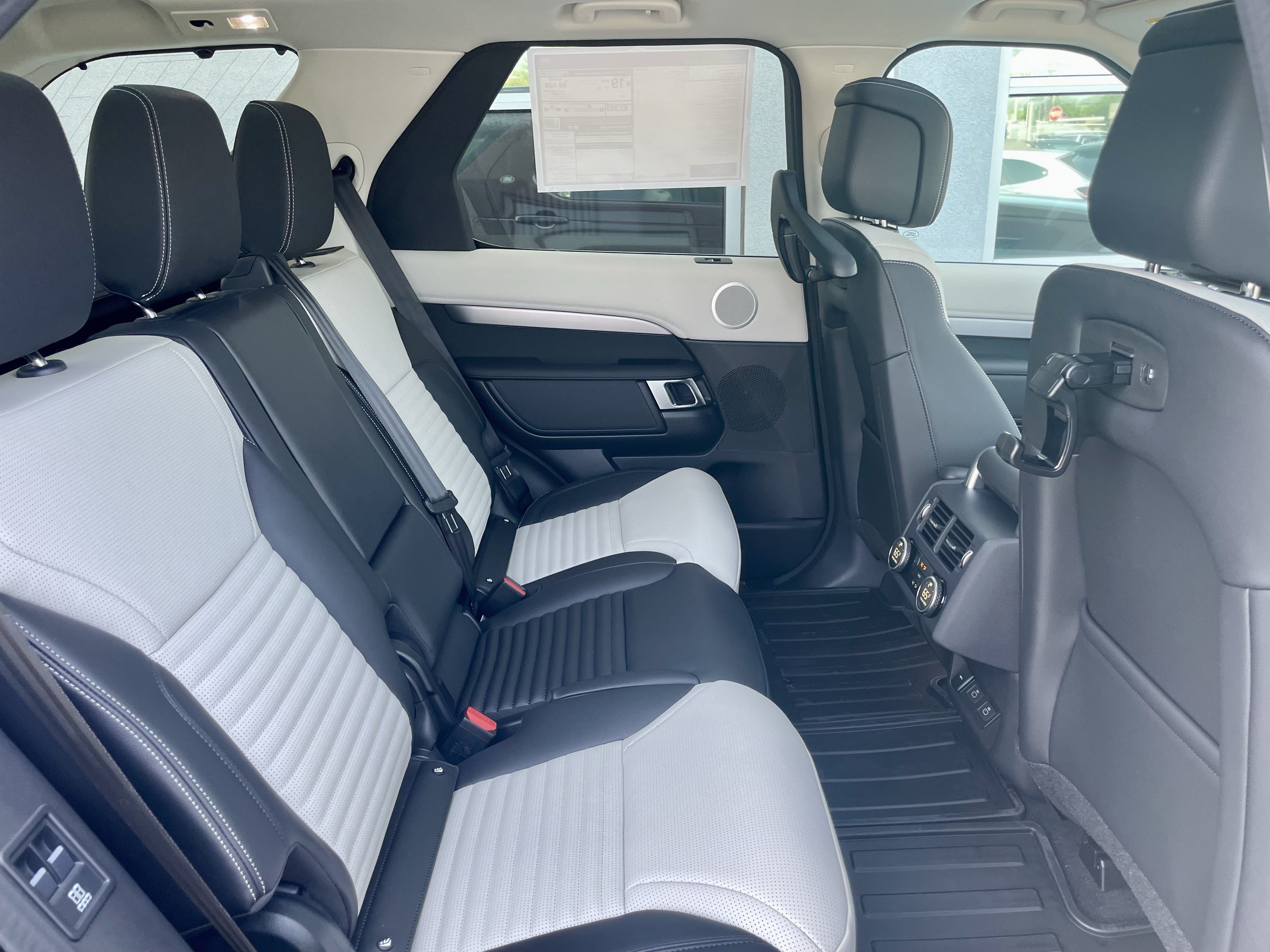New 2026 Land Rover Discovery Limited Edition AWD/4WD image 31