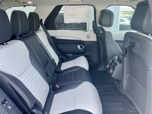 New 2026 Land Rover Discovery Limited Edition AWD/4WD image 31