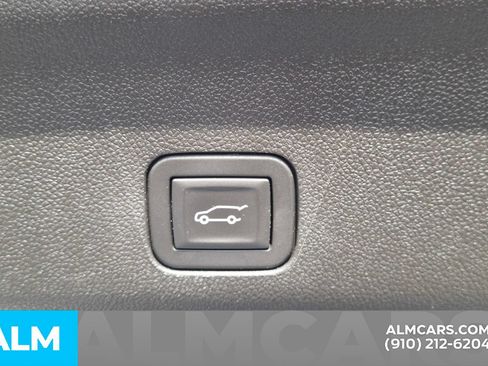 Used 2025 GMC Yukon XL Denali AWD/4WD image 10