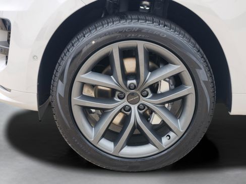 New 2026 Land Rover Range Rover Sport Dynamic SE AWD/4WD image 10