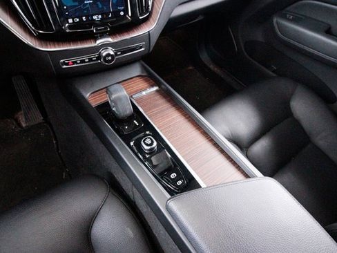 Used 2022 Volvo XC60 T8 Inscription Expression image 16