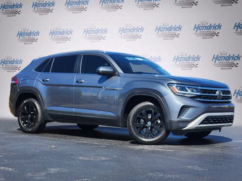 Used 2022 Volkswagen Atlas Cross Sport SE image 2