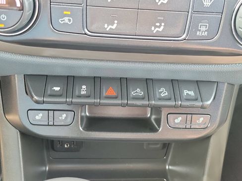 Used 2022 Chevrolet Colorado Z71 AWD/4WD image 30