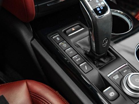Used 2021 Maserati Quattroporte S Q4 AWD/4WD image 28