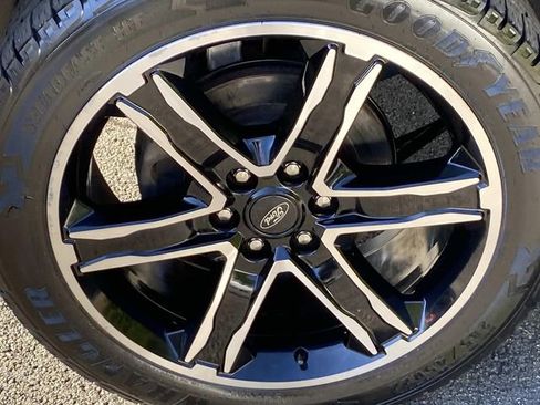 Used 2021 Ford Expedition Limited image 32