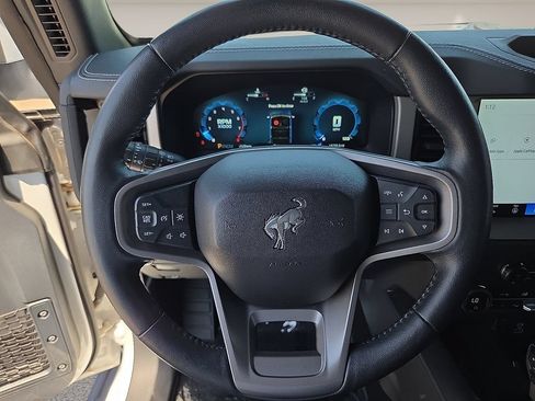 Used 2025 Ford Bronco Outer Banks AWD/4WD image 16