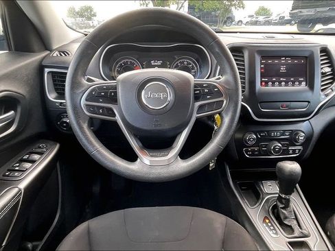 Used 2019 Jeep Cherokee Latitude w/ Popular Appearance Group FWD image 5