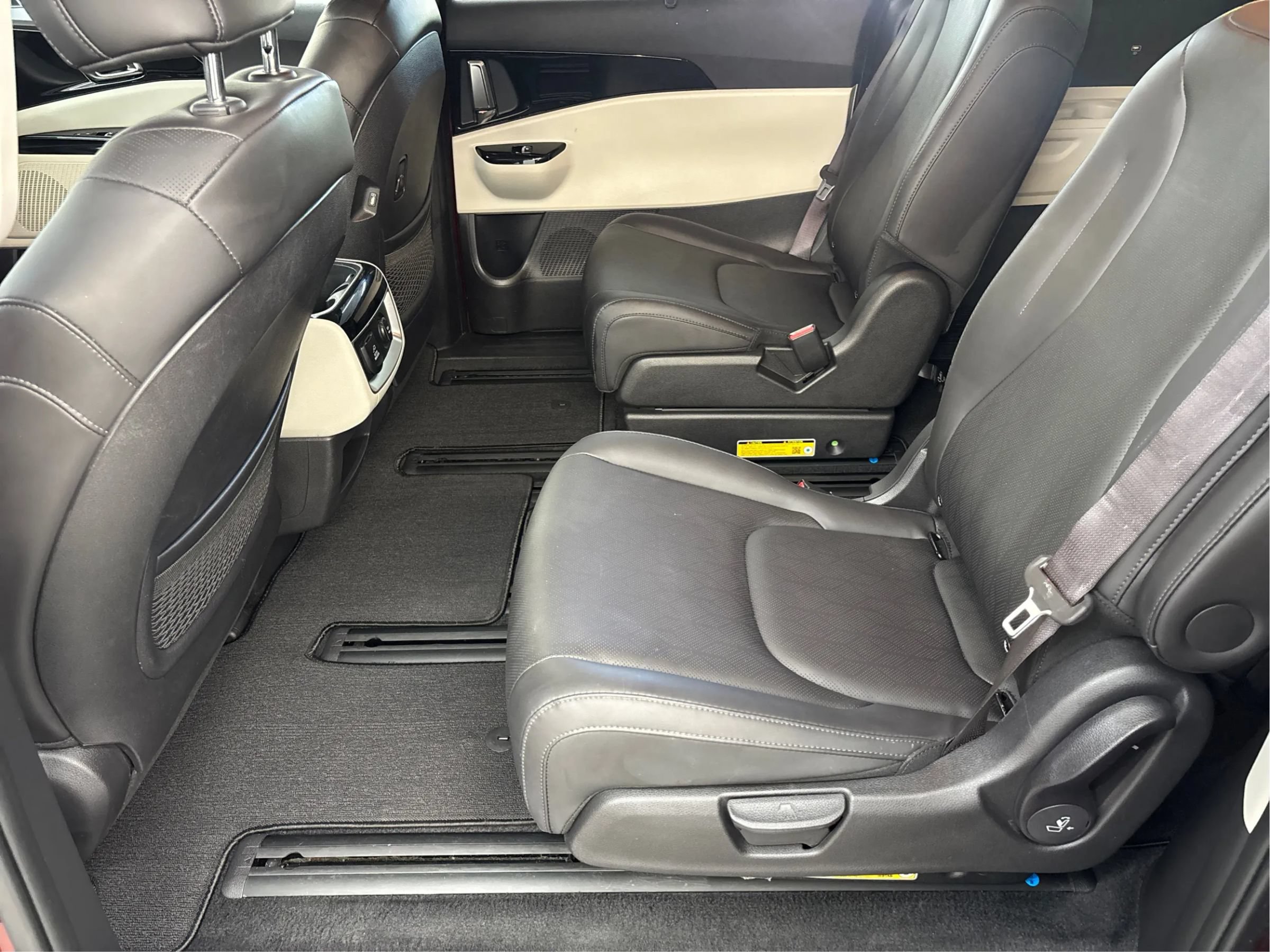 Used 2024 Kia Carnival SX FWD image 14