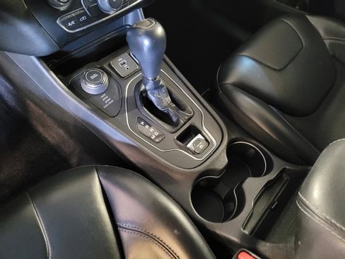 Used 2019 Jeep Cherokee Latitude Plus image 26