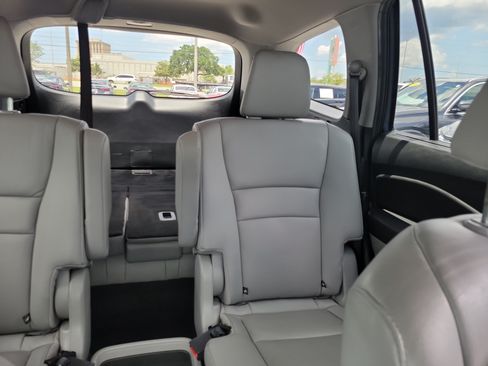 Used 2020 Honda Pilot Touring image 12