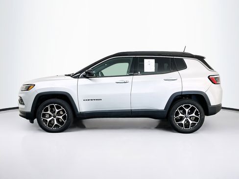 Used 2025 Jeep Compass Limited image 4