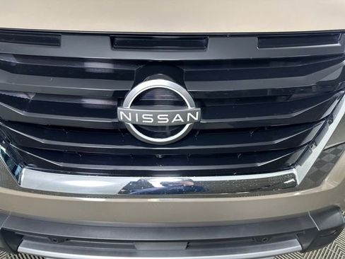 Used 2023 Nissan Pathfinder Platinum image 9
