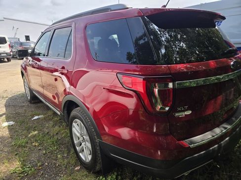 Used 2018 Ford Explorer XLT w/ Equipment Group 202A AWD/4WD image 3