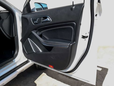 Used 2018 Mercedes-Benz GLA 250 image 44