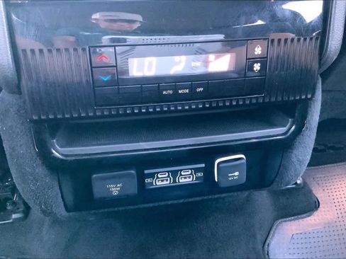 Used 2024 Jeep Wagoneer Series II w/ Flexible Seating Group RWD image 29