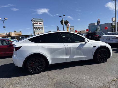 Used 2022 Tesla Model Y Performance image 4