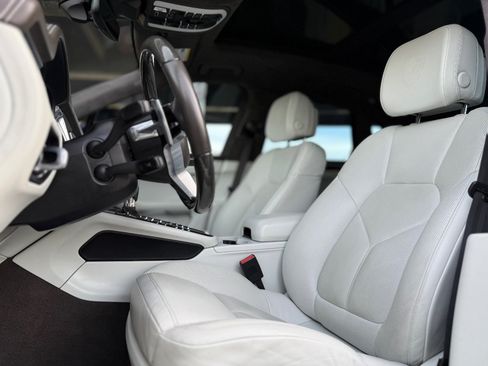 Used 2021 Porsche Macan Turbo AWD/4WD image 19
