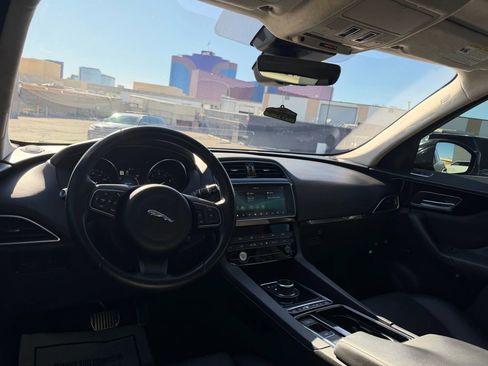 Used 2019 Jaguar F-PACE Premium image 21