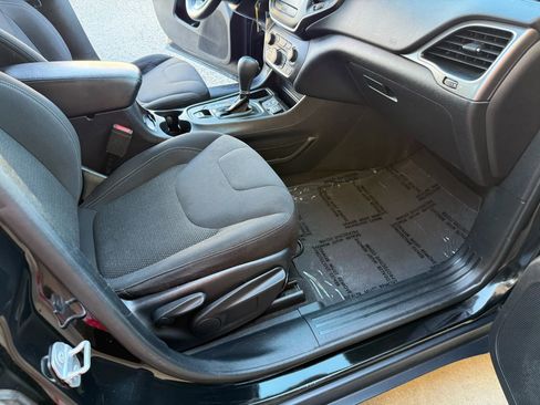 Used 2020 Jeep Cherokee Latitude image 20